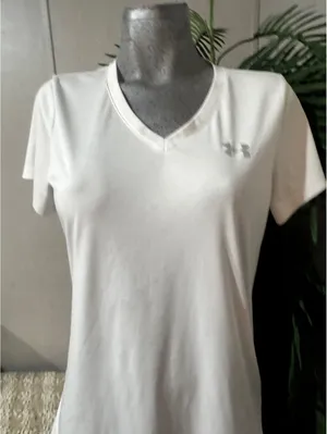 Under Armour WhiteShort Sleeve T-Shirt Women’s Size M thumbnail 2