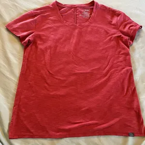 L.L Bean Women’s M Pullover Crew Neck Short Sleeve T Shirts Red And Green thumbnail 1