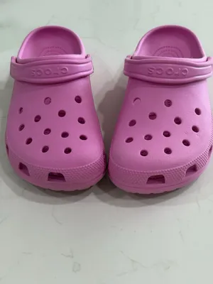 Crocs Classic Clog Sandals in Pink, Unisex Size Men's 7 / Women's 9 thumbnail 3