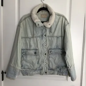 We The‎ Free People Ariel Cozy Denim Bomber Jacket S Light Blue Barn Coat thumbnail 1