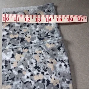 Lululemon Wunder Under Capri Leggings | Size 8 | Gray Camo thumbnail 3