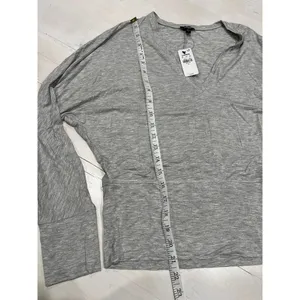 NWT express size small‎ v neck grey top thumbnail 4