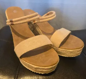 Tan Wedges thumbnail 1
