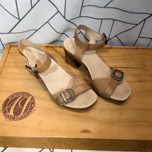 Dansko Tan Leather Buckle Clog Sandals Wood Grain Block Heel‎ Womens 40 EU thumbnail 2