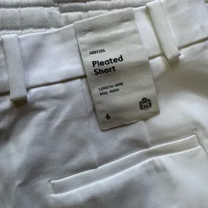 Aritzia Babaton - Pleated Mini Short thumbnail 9