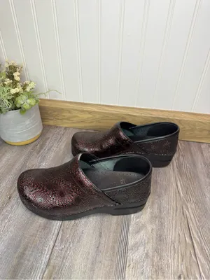 Dansko Womens Professional Wine Medallion Clogs Shiny Heeled EU 38 US 7.5 to 8 thumbnail 4