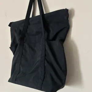 Baggallini Black Nylon Multi-Pocket Tote Bag / Travel Carryall Shoulder Bag thumbnail 6