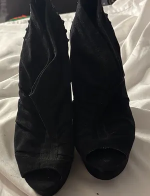 FINAL MARKDOWN Guess Black Peep-Toe Heeled Boots 7 thumbnail 1