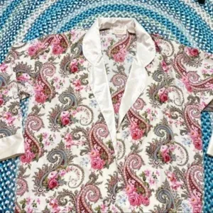 Victoria’s Secret Robe‎ thumbnail 3