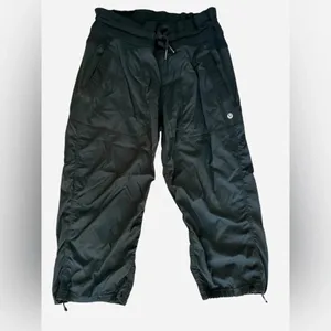 LuLuLemon Ladies Cropped Elastic Waist Pants black Size 4 thumbnail 3