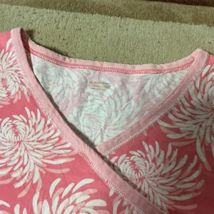 Garnet Hill Cottagecore Large Cotton Pink Floral Chrysanthemum Faux‎ Wrap Top thumbnail 4
