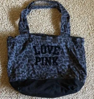 PINK - Victoria's Secret bag 😘❤️ thumbnail 1