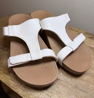 Vionic Ellie White Snake Embossed T-Strap Wedge Orthotic Sandals 7 thumbnail 1