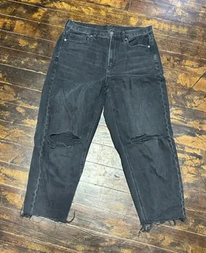 American Eagle black raw hem relaxed mom 8 x-short jeans thumbnail 1