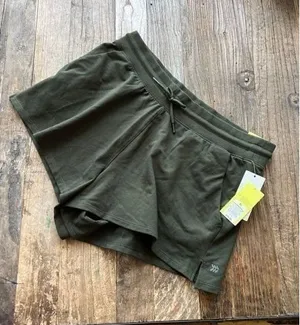 All in motion green mid rise‎ shorts woman Large new thumbnail 1