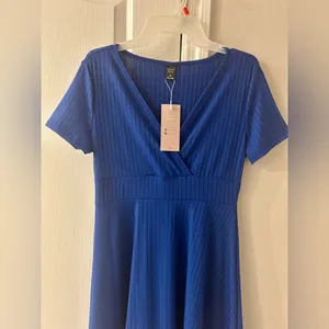 NWT Women’s Royal Blue V-Neck Dress Size Medium thumbnail 2