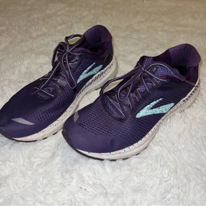 Purple Women’s Brooks Tennis Shoes Size 11 thumbnail 3