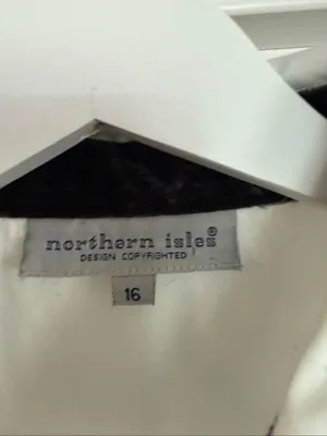 Northern Isles white cotton holly embroidered neckline button down 16 thumbnail 4