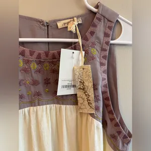Mystree Embroidered‎ Yoke Dress Crinkle Chiffon Cream Gold Lavender NWT Large thumbnail 5