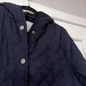 Jeep Navy Blue Quilted Hooded Jacket Fuzzy‎ Soft Lining Size Large Coat Logo VTG thumbnail 6