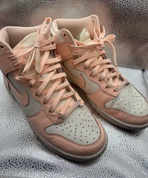 Nike Dunk High Crimson Tint Size Size 8.5 White Pink Sneakers DD1869-104 thumbnail 1