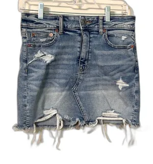 American Eagle Distressed Denim Mini Skirt Raw Hem Light Wash Size 4 thumbnail 1