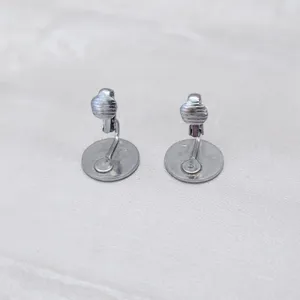 Vintage Clip On Earrings 5/8" Mirrored Silver Tone Disk - Marks - Fair Condition thumbnail 6