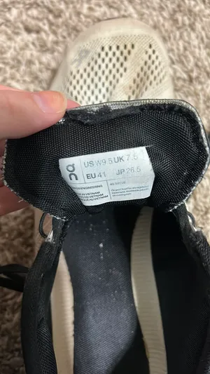 On Cloud Running Shoes thumbnail 7