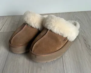 UGG Slippers Women’s thumbnail 1