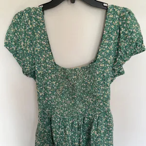 American‎ Eagle Green Floral Romper Smocked Back Tie Waist Short Sleeve Medium thumbnail 13