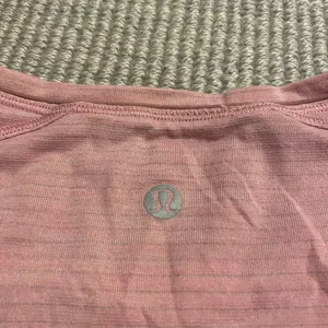 Women’s Lululemon Another Mile Short Sleeve SIZE 6 thumbnail 3