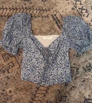 ASTR The Label Top Floral Puff Sleeve thumbnail 1