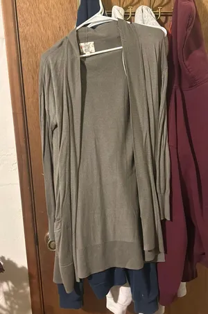 Cardigan thumbnail 1