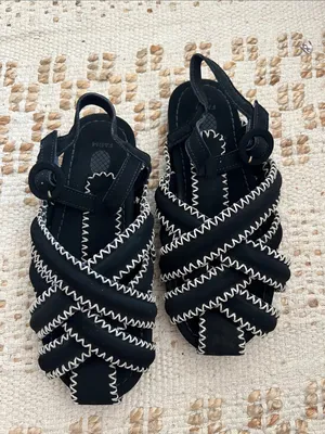 Farm Rio Black Zig Zag Stitch Sandals Size 7 thumbnail 1