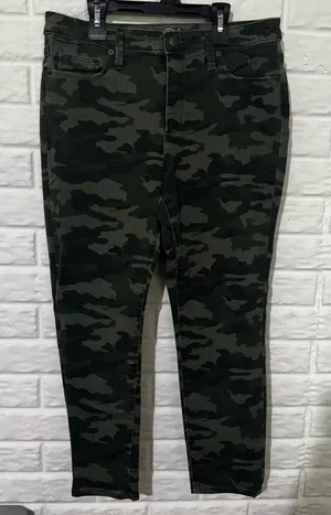 Universal Thread Camo Skinny Crop Jeans Women’s 14/31 High Rise Camouflage thumbnail 1