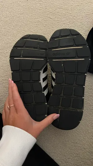 Adidas Tennis Shoes thumbnail 4