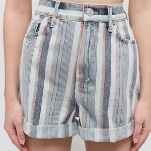 BDG High-Waisted Mom Short - Striped Denim Size 27 thumbnail 1