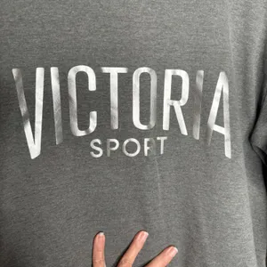 Victoria Sport Sweatshirt Cropped Pullover Long Sleeve Top‎ Gray Size M thumbnail 3