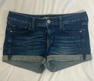 173 Express Ultimate Stretch Shortie Low Rise Dark Wash Jean Shorts Size 4 thumbnail 1