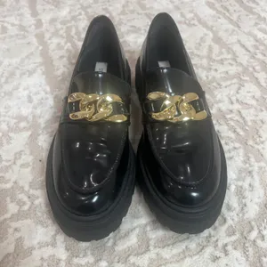 Steve Madden Gold Chain Lug Sole Loafers thumbnail 2