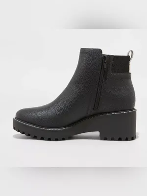 Universal Thread NWT Taci Chelsea Ankle Boots Jet Black Lug Sole Booties 9.5 thumbnail 2