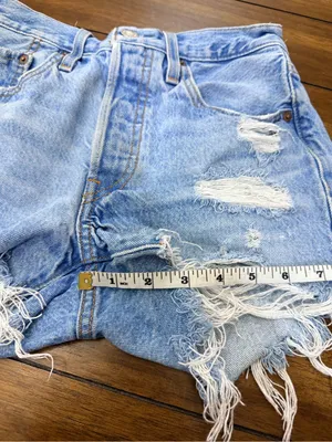 Levi’s 501 Women’s W24 High Rise Distressed Cutoff Denim Shorts Light Wash thumbnail 8