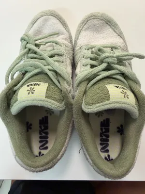 Nike Dunks  thumbnail 2
