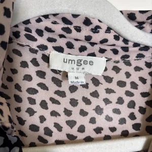 Umgee USA Medium‎ Tan Black Animal Print Button Down Chiffon Short Sleeve Blouse thumbnail 2