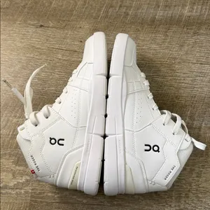 Women’s On The Roger Clubhouse Mid Size 8.5 thumbnail 5