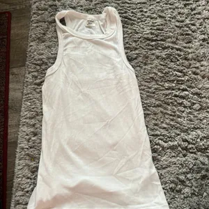 Sunday Best xs white tank top‎ thumbnail 2