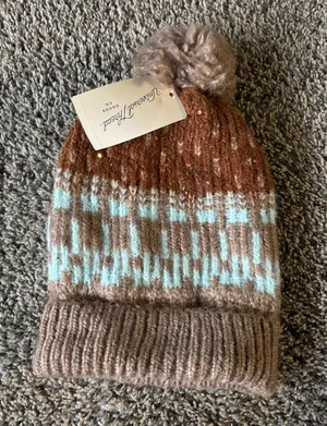Universal Threads NWT Women's winter hat thumbnail 1