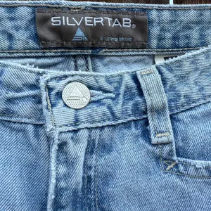 Vintage Levi’s Silver Tab Light Wash Denim Flare Jeans Juniors Women’s Size 24 thumbnail 3