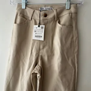 NEW!!‎ Zara Beige Khaki Faux Leather Pants Bottom Slits Fleece Lined thumbnail 3
