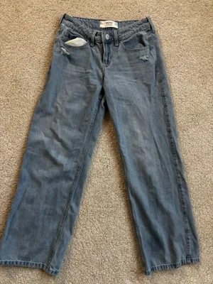 Hollister Low-Rise Baggy Jeans thumbnail 3
